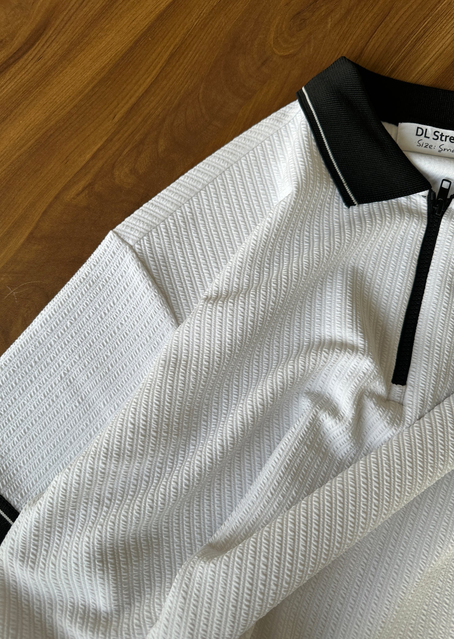 Monochrome Frill