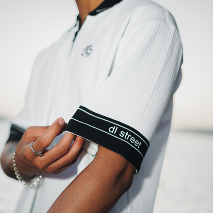 Monochrome Frill