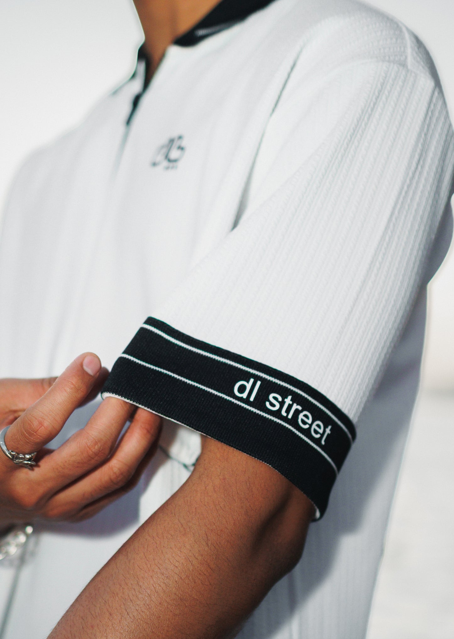 Monochrome Frill