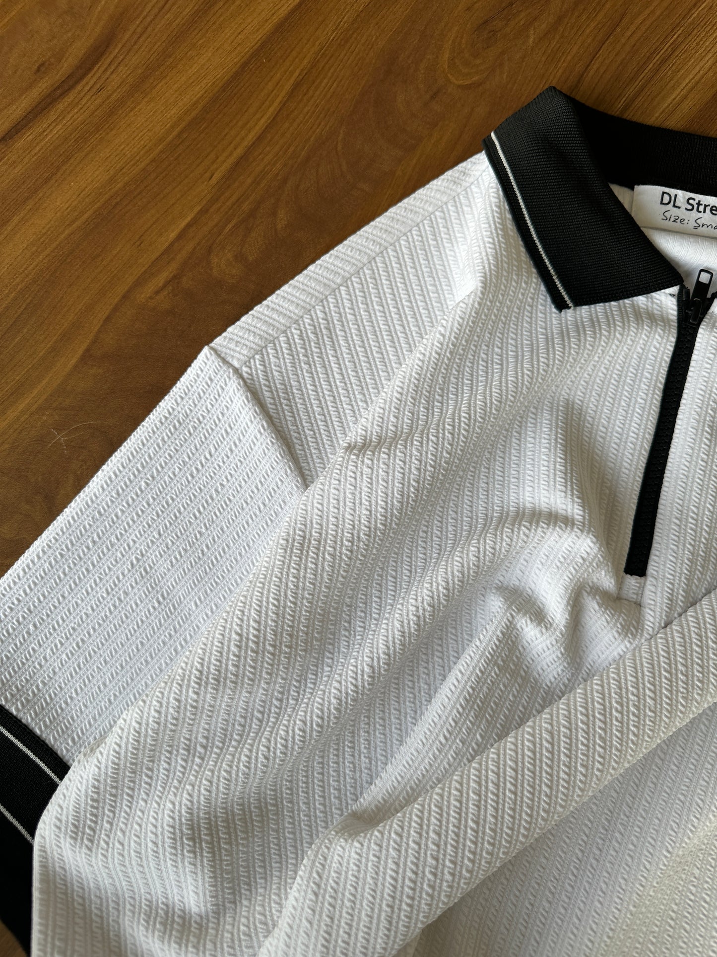 Monochrome Frill